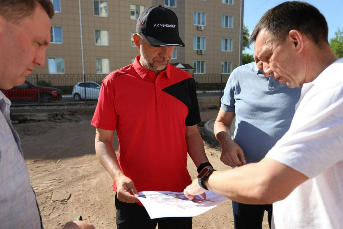 Дамир Фаттахов проинспектировал ремонт домов и дворов в Бугульме