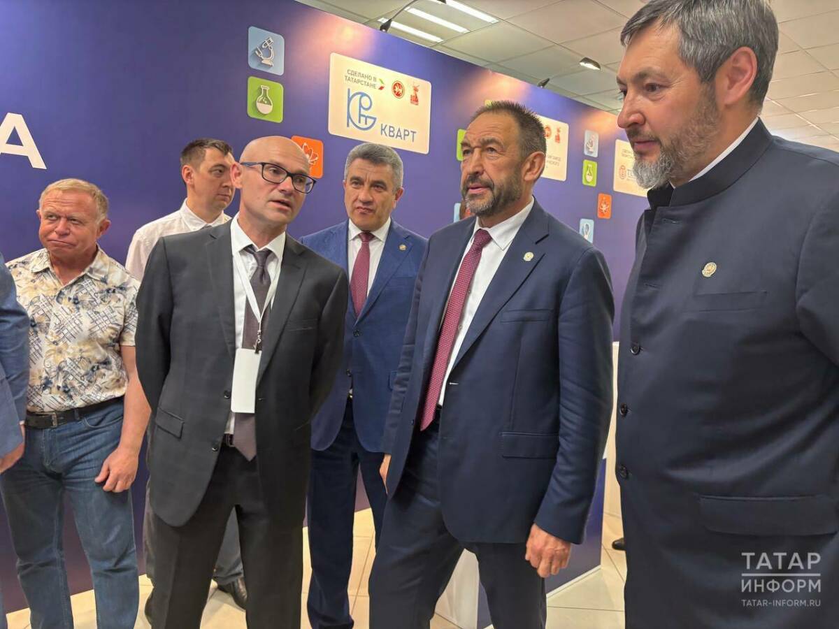 Достижения химпрома Татарстана на выставке показали Песошину и Коробченко