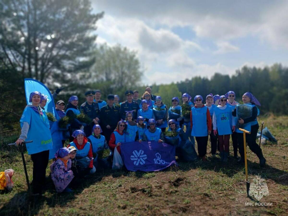 Сотрудники МЧС России из Елабуги присоединились к международной акции «Сад памяти»