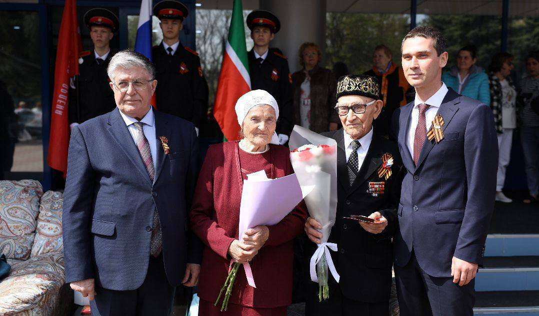98 лет мудрости и мужества: участник войны Зайнак Аглиев награжден медалью Минобразования