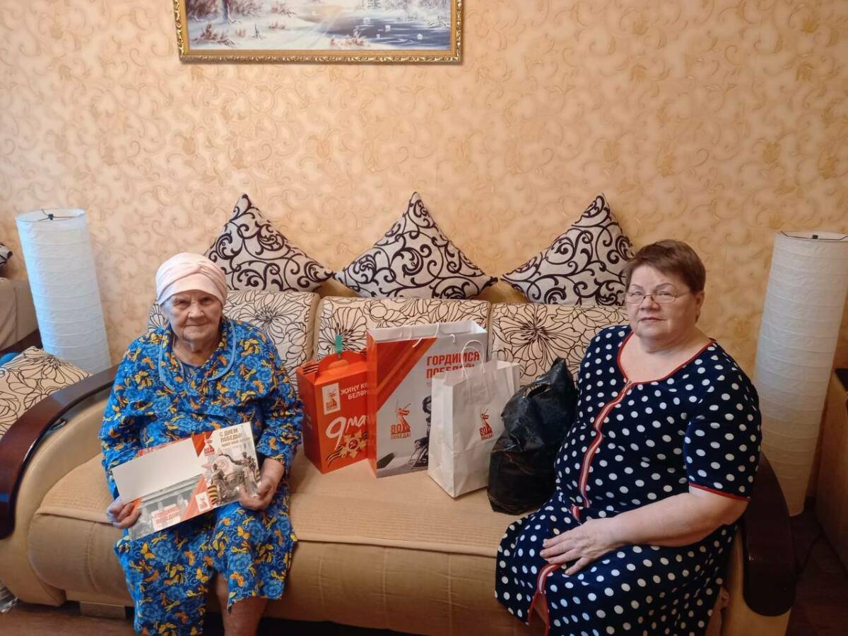 В Альметьевске в преддверии 9 Мая ветераны войны принимают гостей и подарки