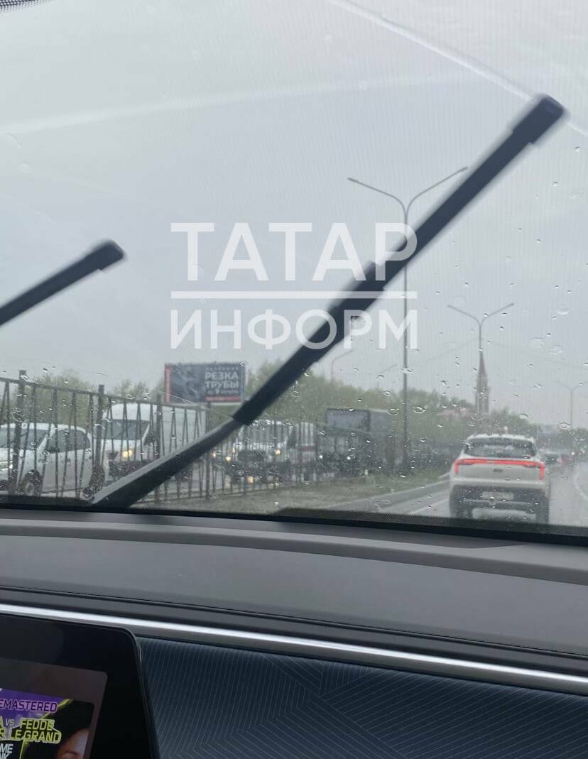 Казанские автолюбители с самого утра застряли в пробках