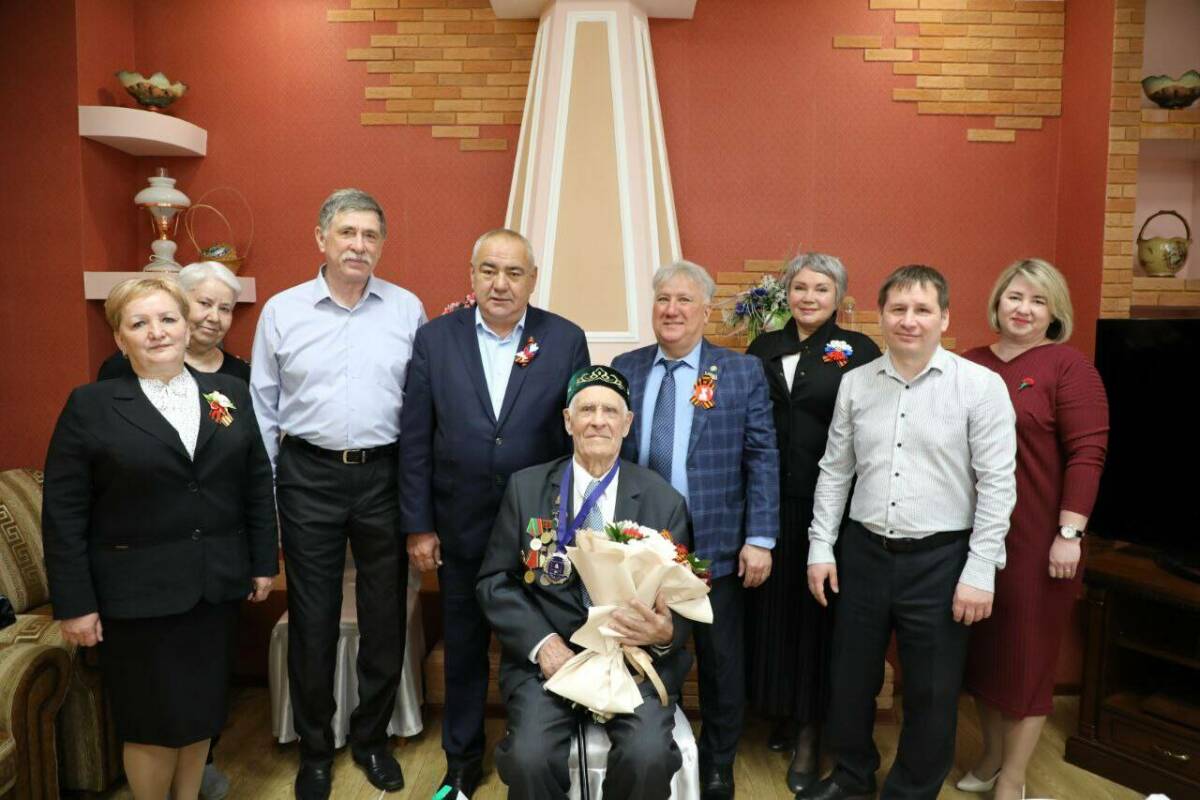 «Спел для родной земли»: участник войны в Бугульме ответил на награду песней