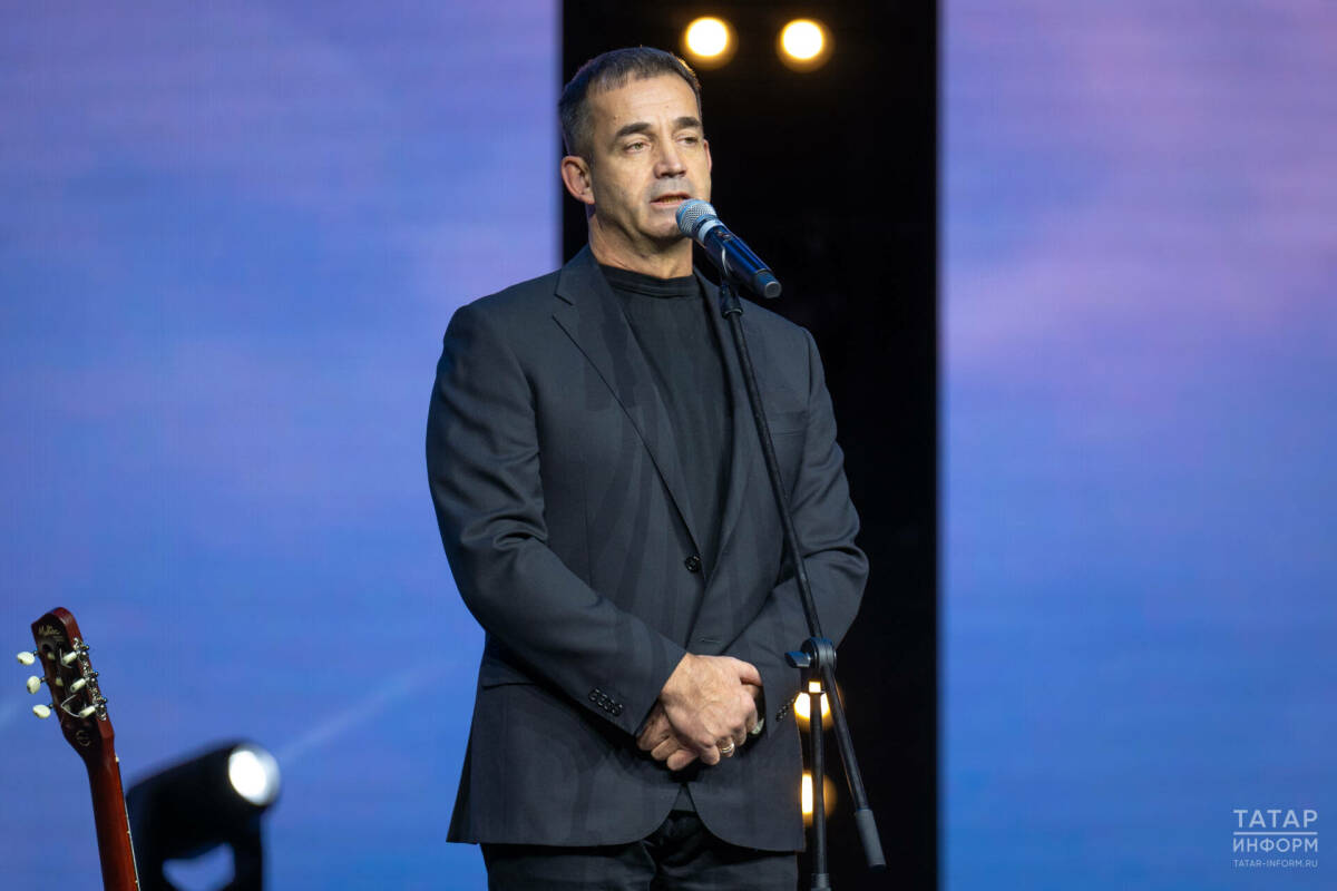 Дмитрий Певцов поздравил россиян с наступающим 9 Мая