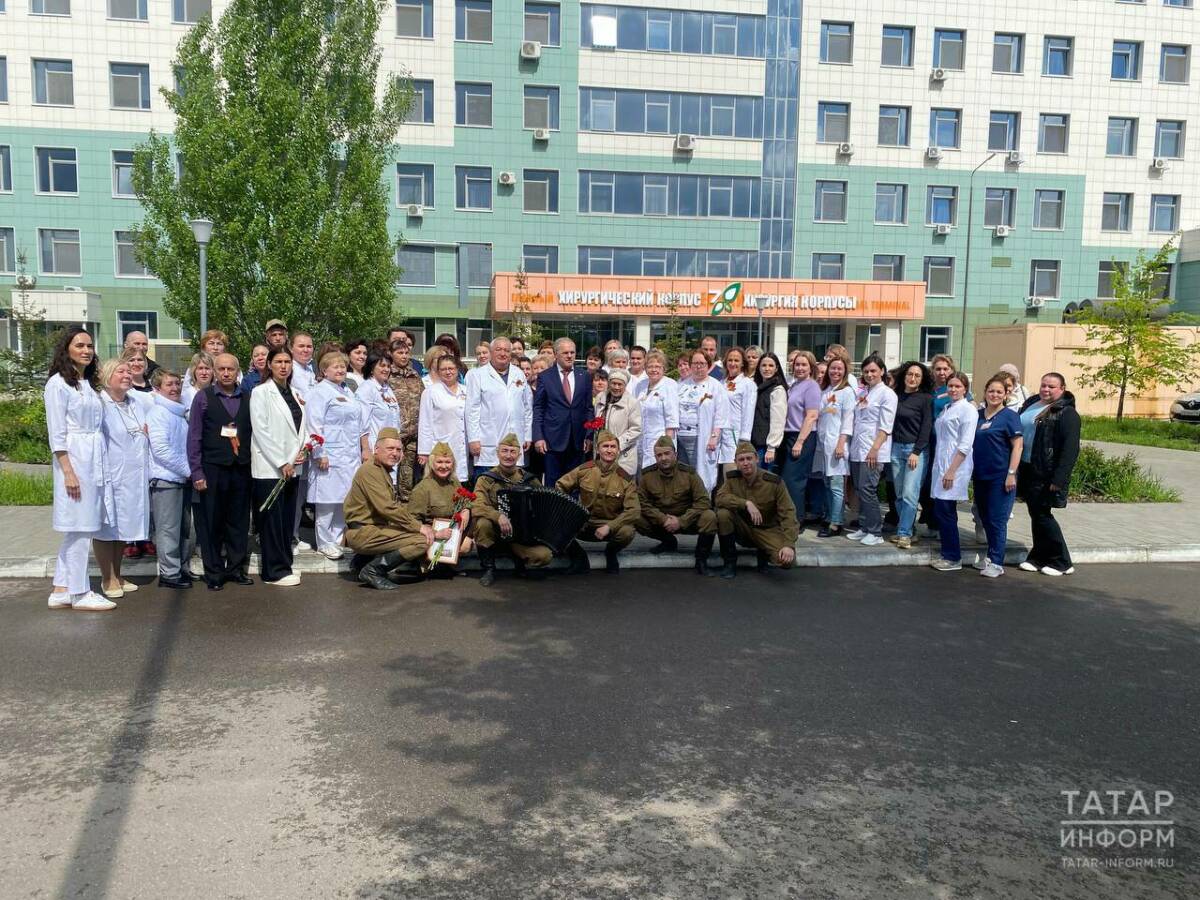 «Чтим подвиг ветеранов-медиков»: в казанской больнице №7 прошел концерт к 80-летию Победы