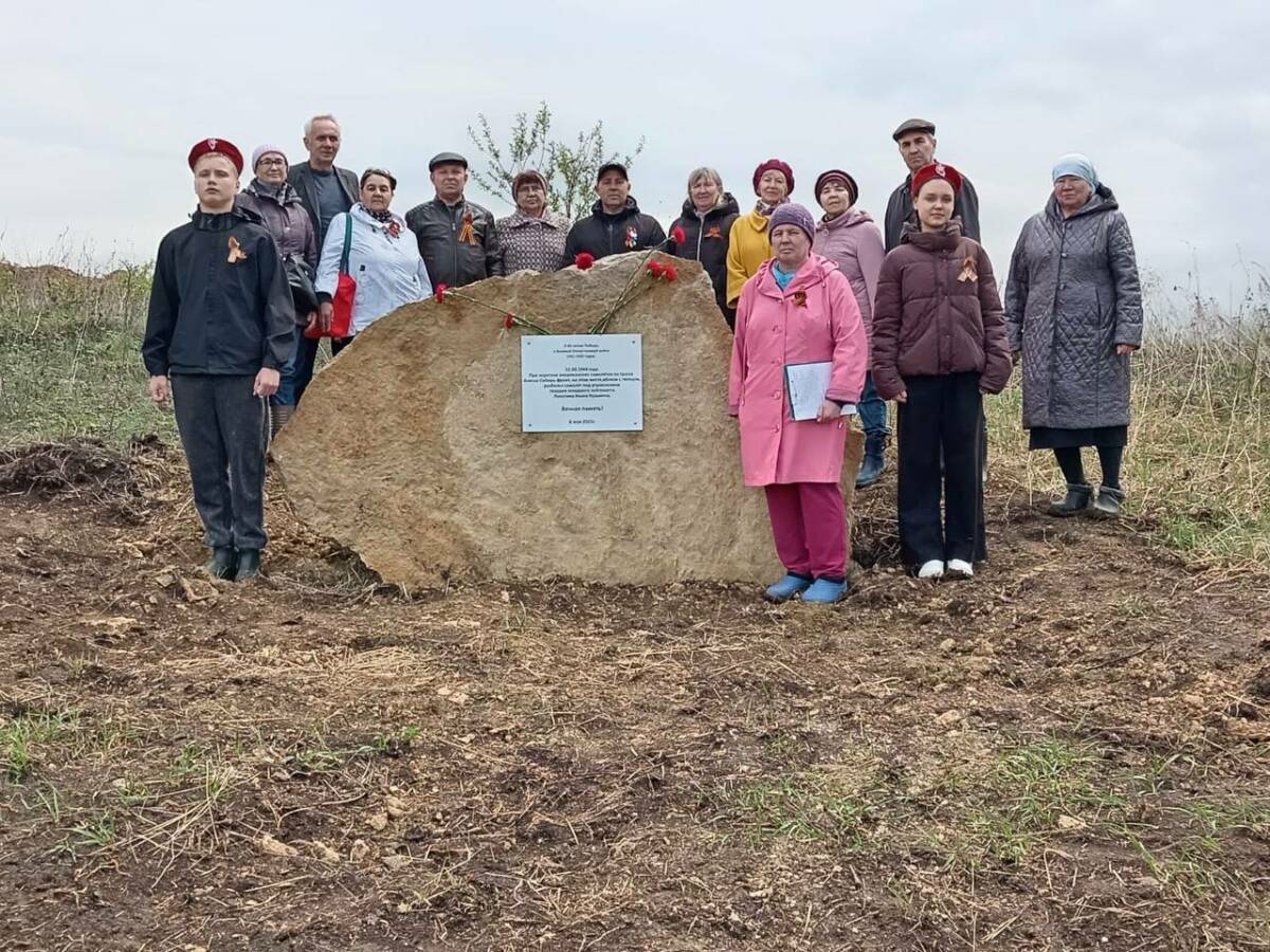 В селе Чепчуги открыли памятник летчику Ивану Лопатину