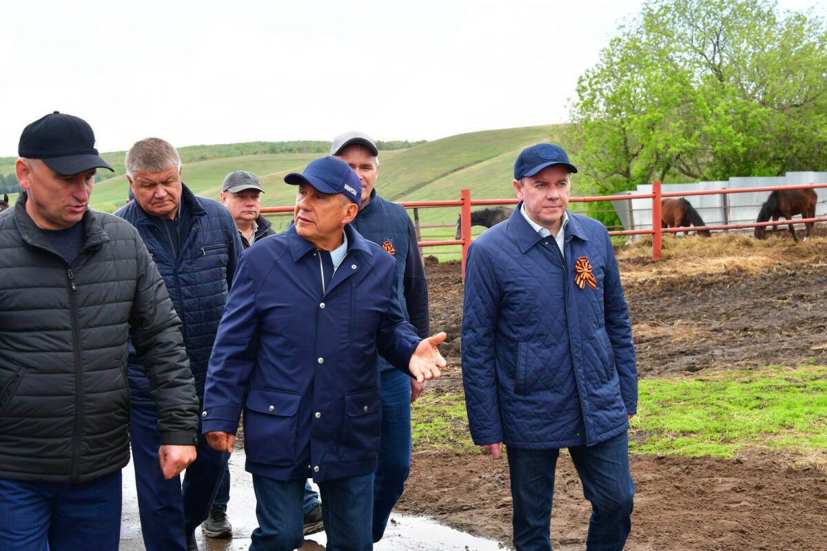 Минниханов ознакомился с ходом весенне-полевых работ в Новошешминском районе РТ