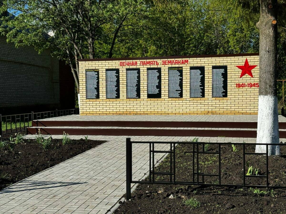 Топилин оценил отремонтированный памятник в Зеленодольском районе