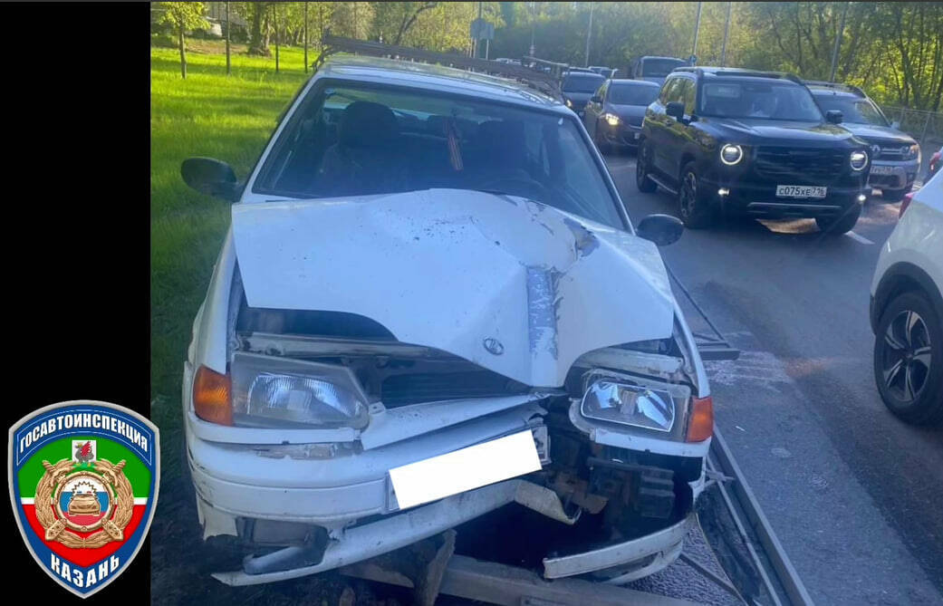 В Дербышках 80-летняя женщина-водитель врезалась в забор и получила травмы