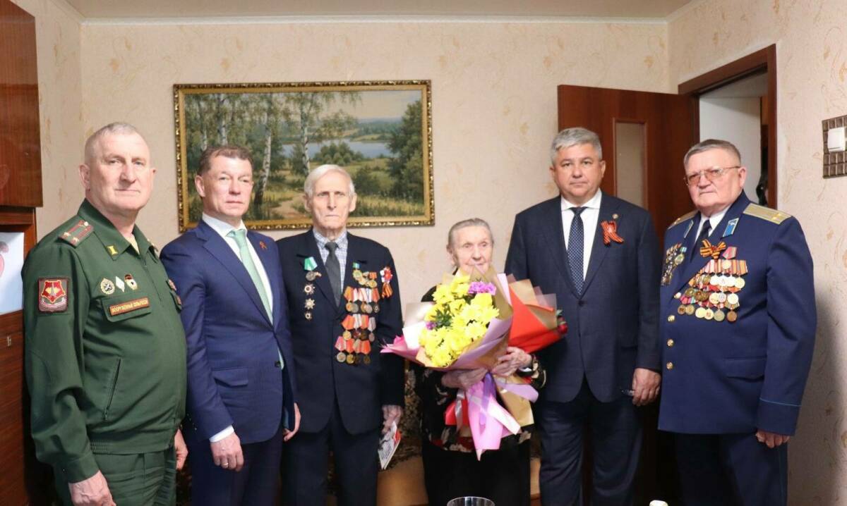Топилин поздравил 98-летнего ветерана с предстоящим Днем Победы