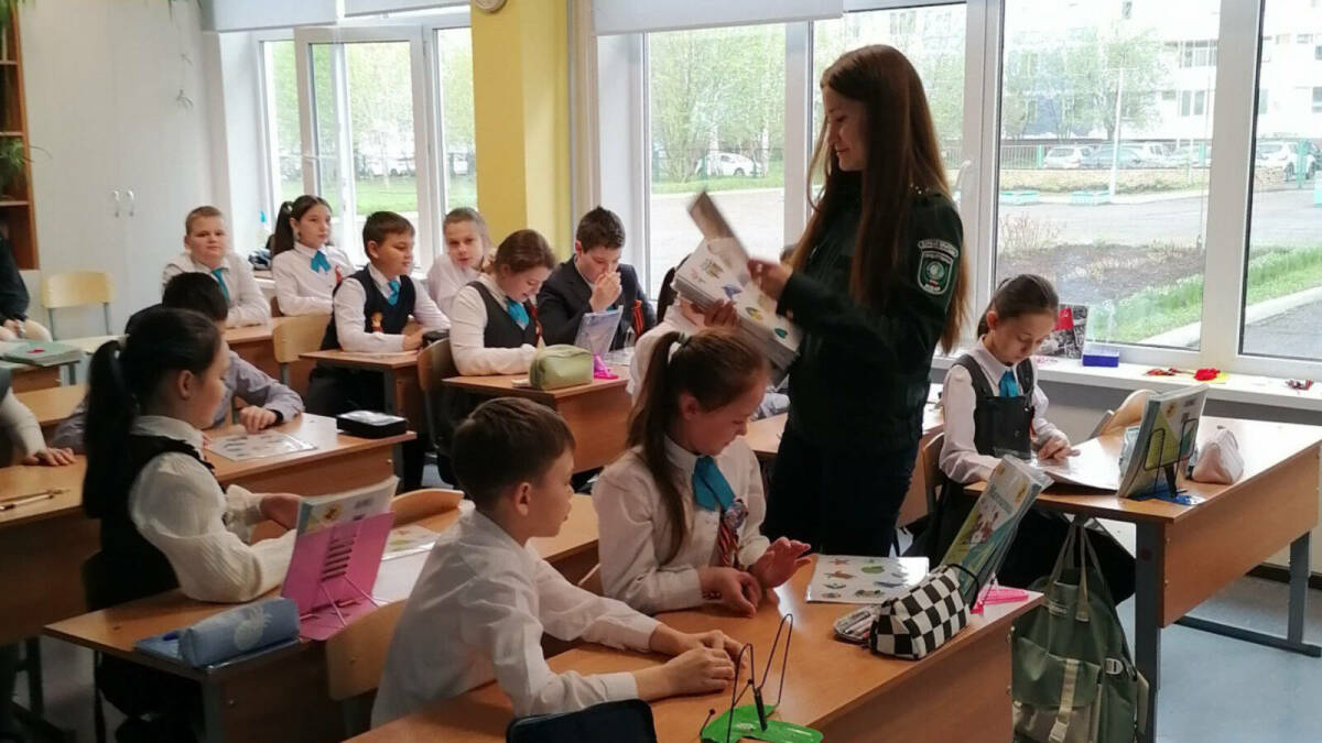 Инспекторы Минэкологии провели урок бережного отношения к природе для школьников