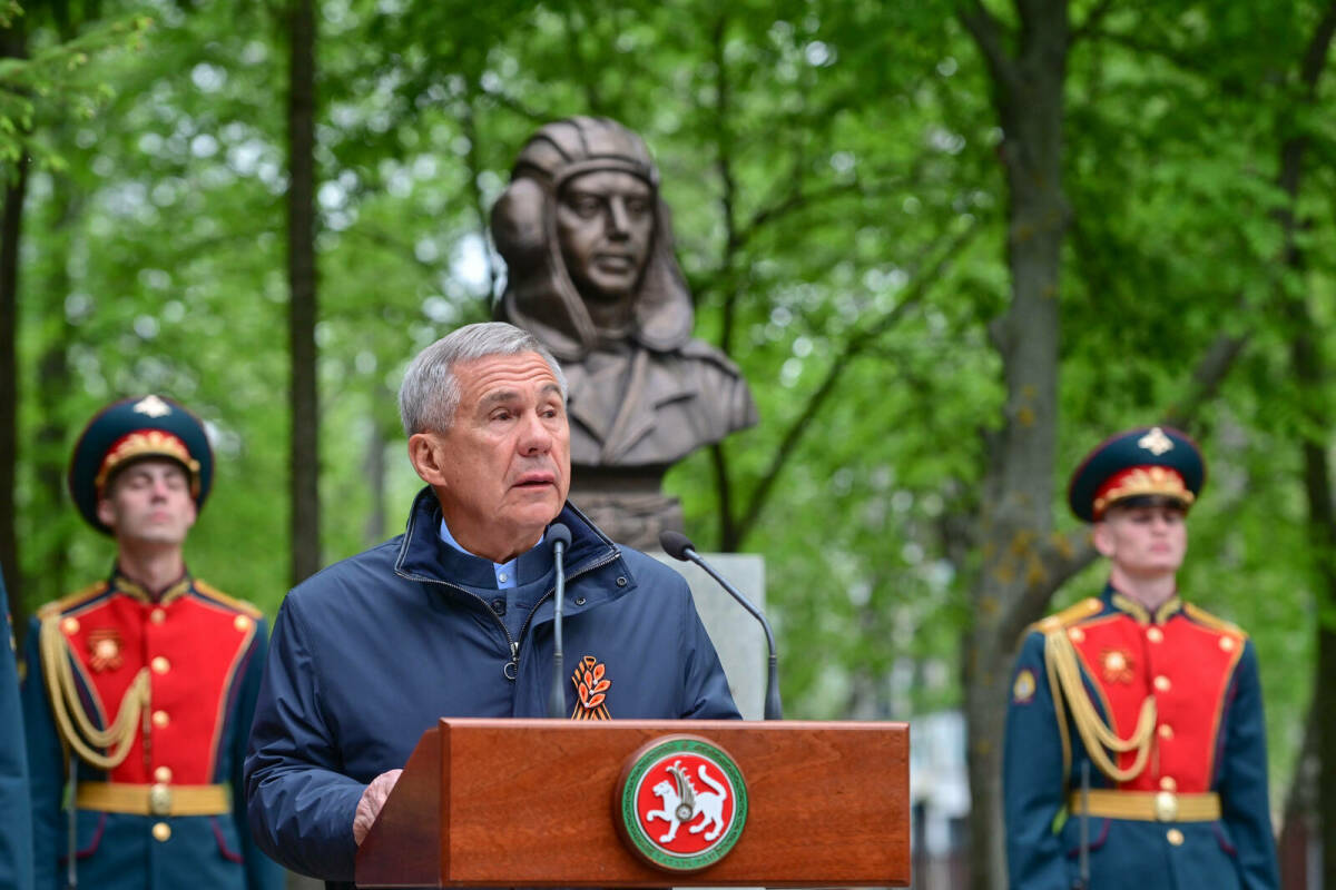 «Его имя вписано в историю»: в Казани открыли бюст Героя России Дамира Гилемханова