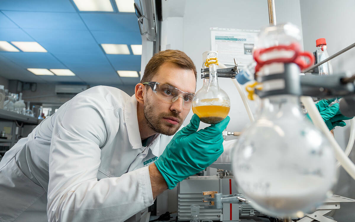 Путь с «химией»: как увлечение стало делом жизни Вадима Сафронова