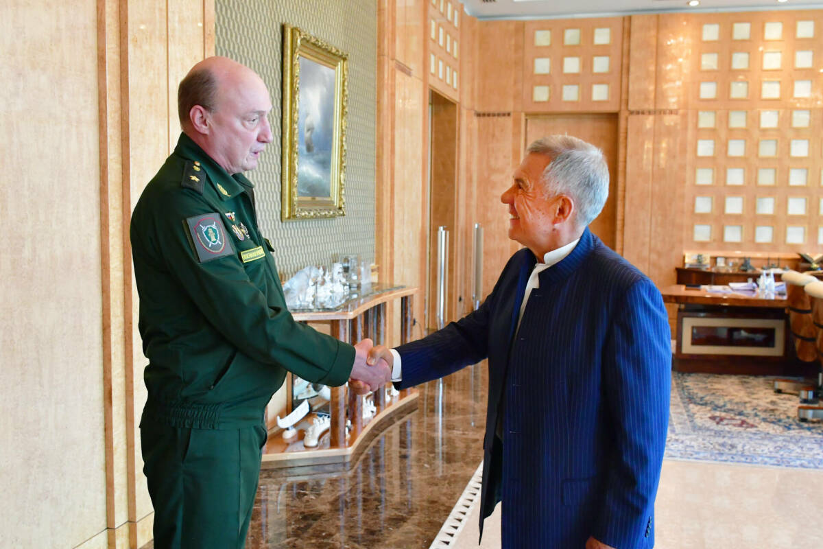 Рустам Минниханов провел встречу с военным прокурором Центрального военного округа