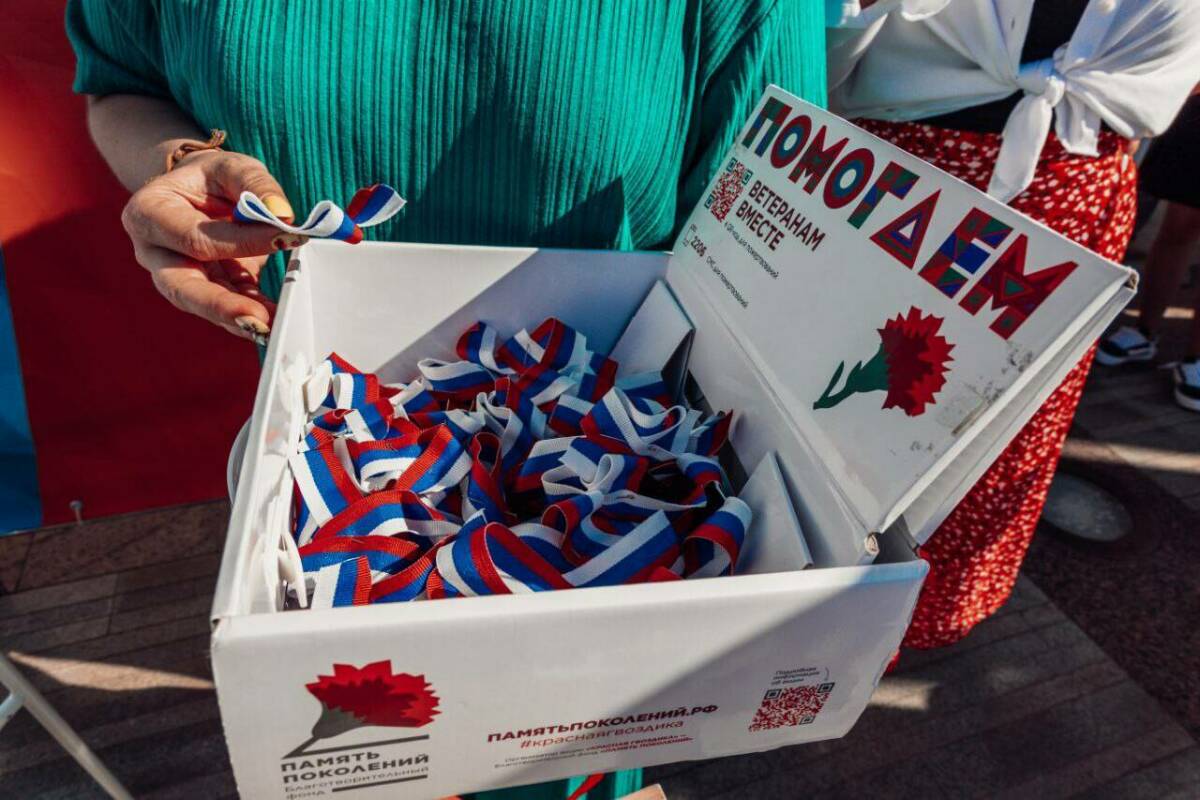 В День России в Альметьевске раздадут более 450 ленточек в цветах российского триколора