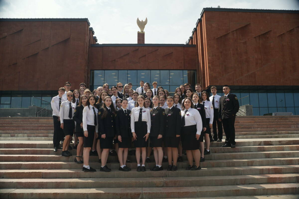 В преддверии Дня России казанские активисты исполнили гимн страны