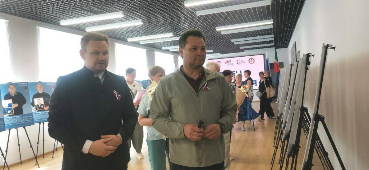 В Елабуге в День России открыли выставку и вручили государственные награды