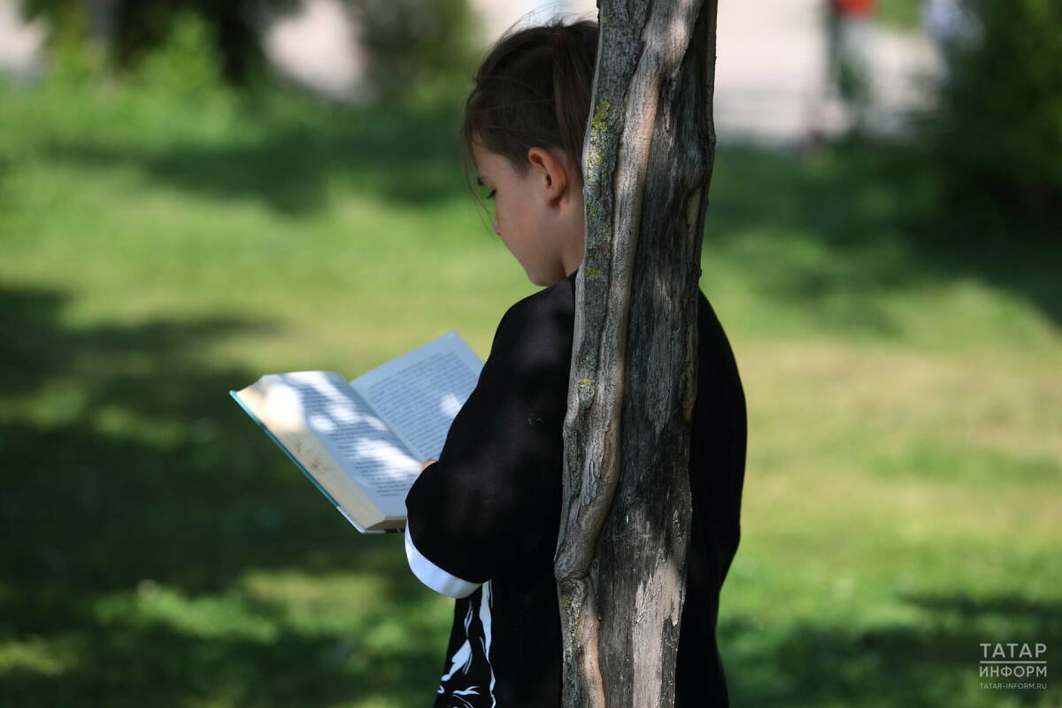Педагог рассказала, как помочь детям закрепить школьные знания летом без стресса