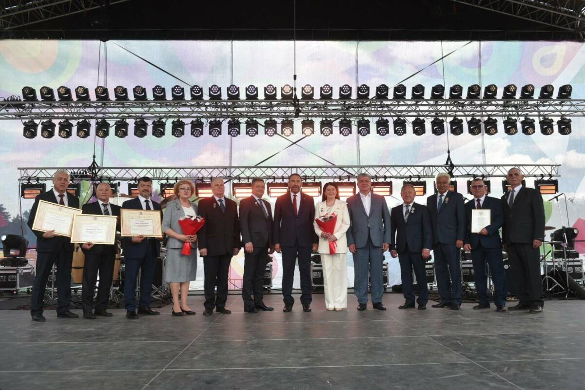 На Сабантуе в Челнах вручили государственные и ведомственные награды