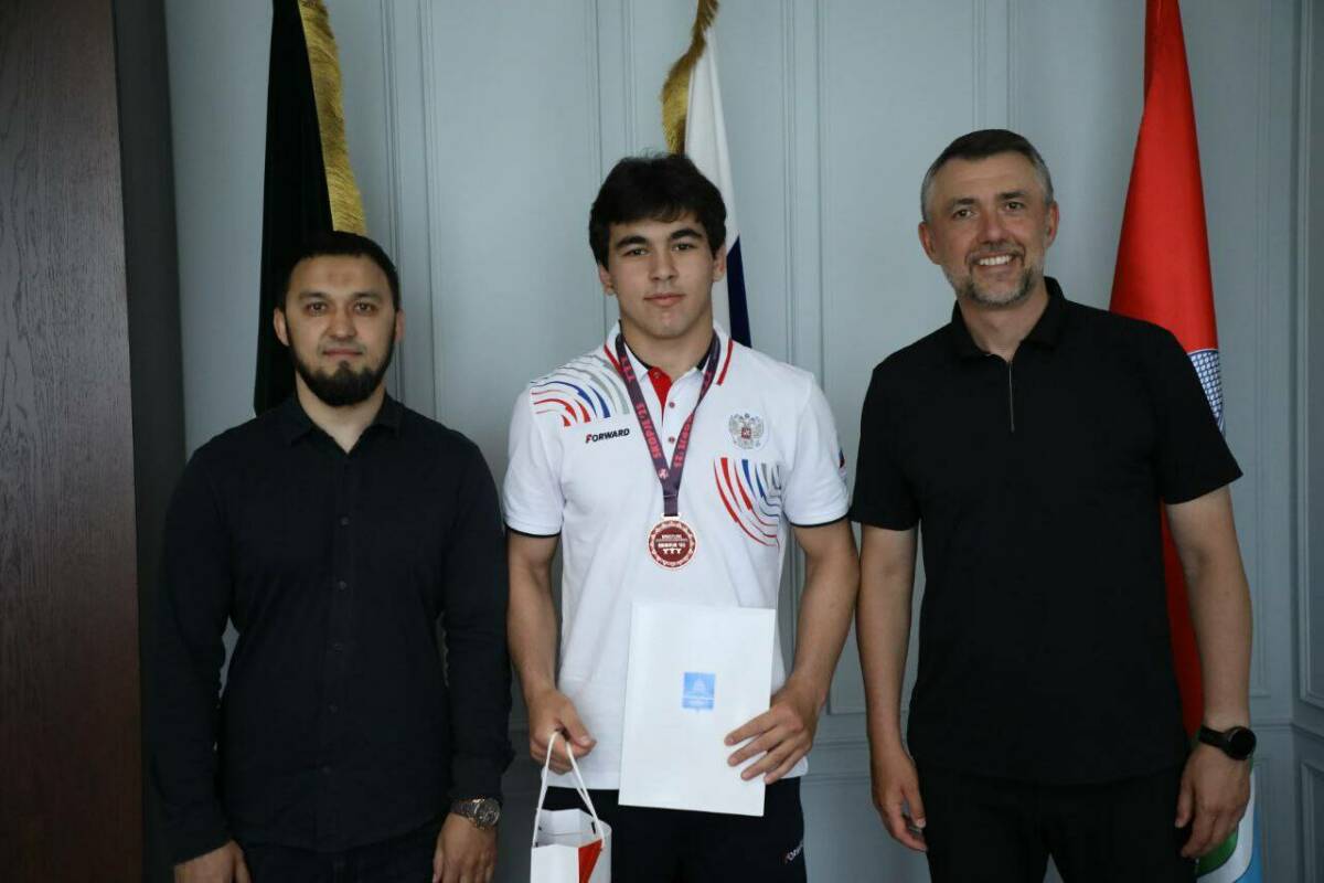 Дамир Фаттахов встретился с чемпионом Европы Сеником Варданяном