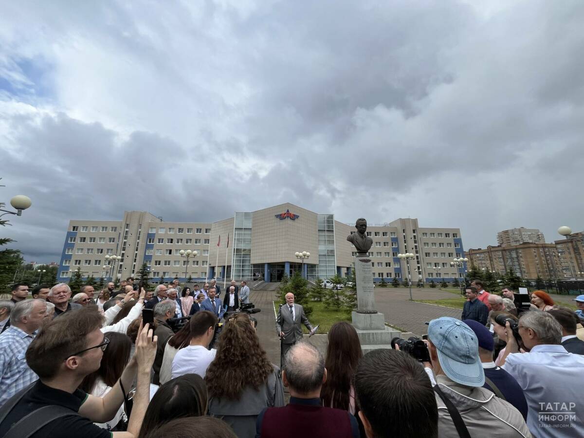 В Казани открыли памятник основателю КАИ