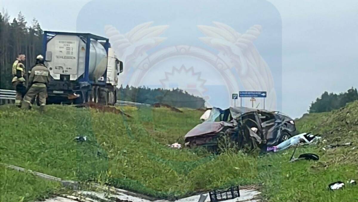 На М12 в Татарстане легковушка столкнулась с грузовиком, один человек погиб