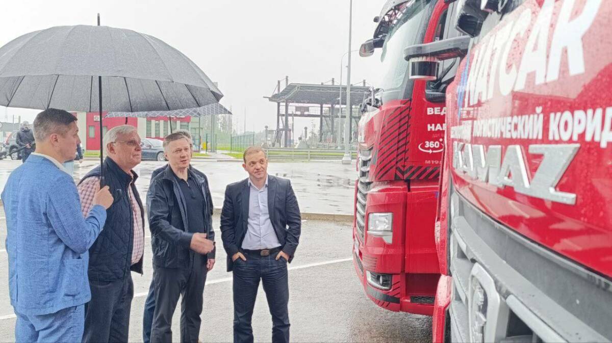 Сергей Когогин направился на ПМЭФ-2025 на беспилотном грузовике нового поколения