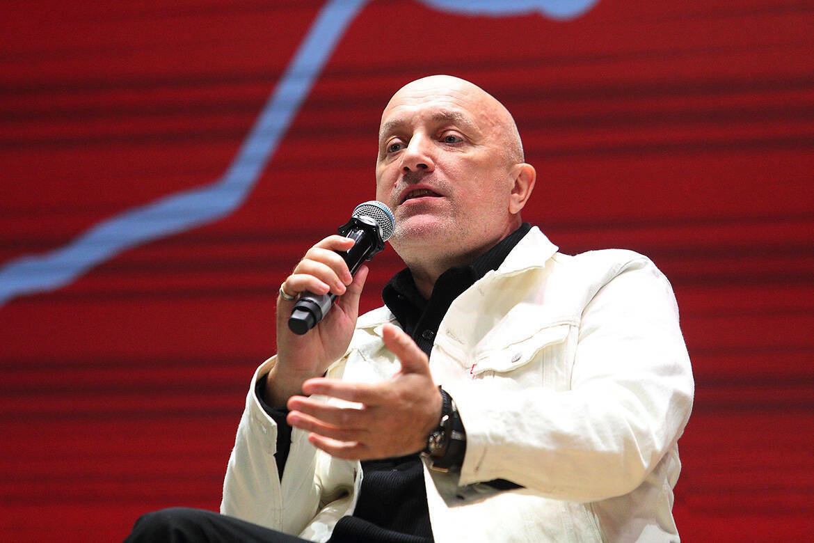 Прилепин на «Культурном десанте» в Казани: «Многие кумиры просто предали нашу армию»