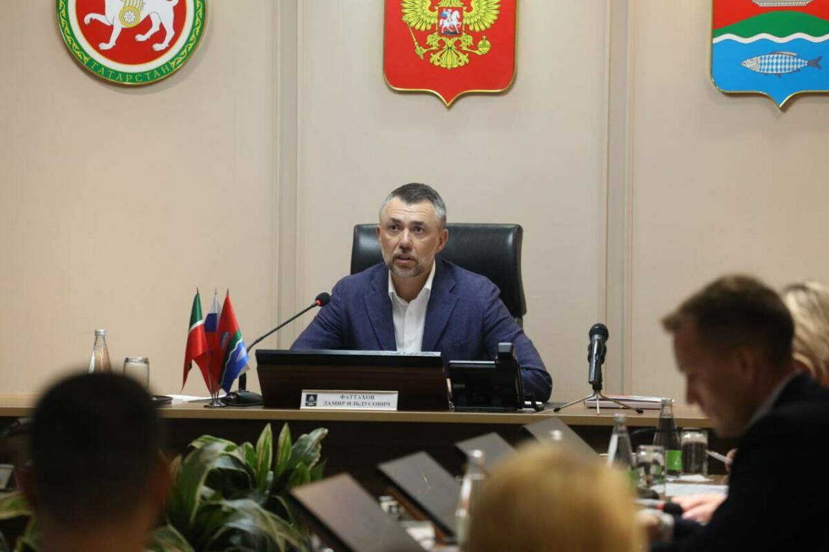 Дамир Фаттахов раскритиковал подрядчиков за состояние парков в Бугульме