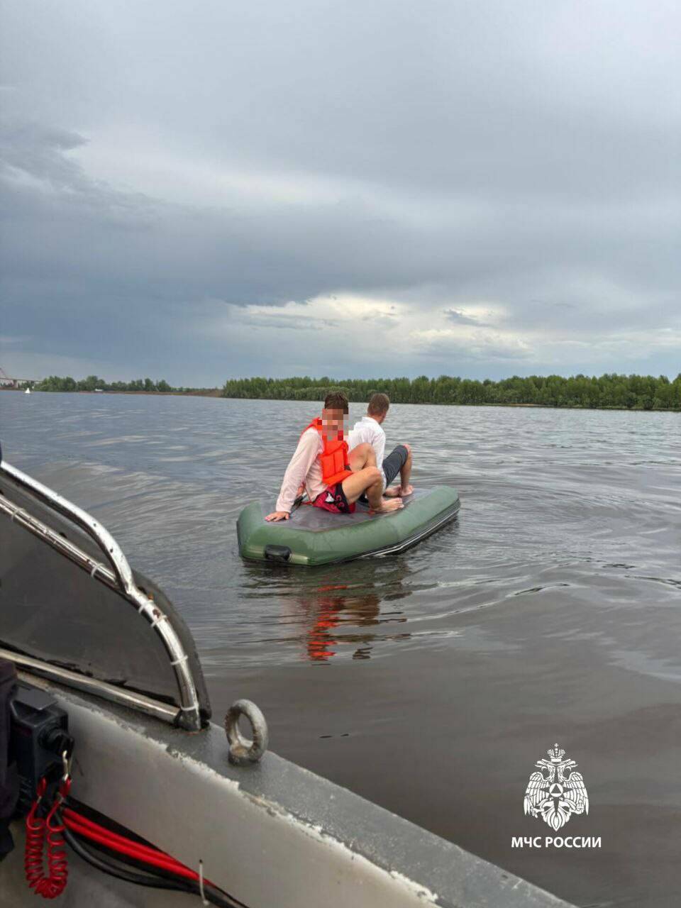 На Каме около татарстанской деревни с перевернувшейся лодки спасли двух братьев
