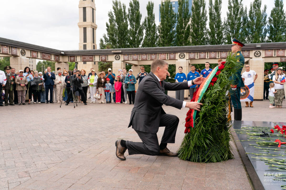 Хәтер һәм кайгы көнендә Казанның Җиңү паркындагы Мәңгелек утка чәчәкләр салдылар