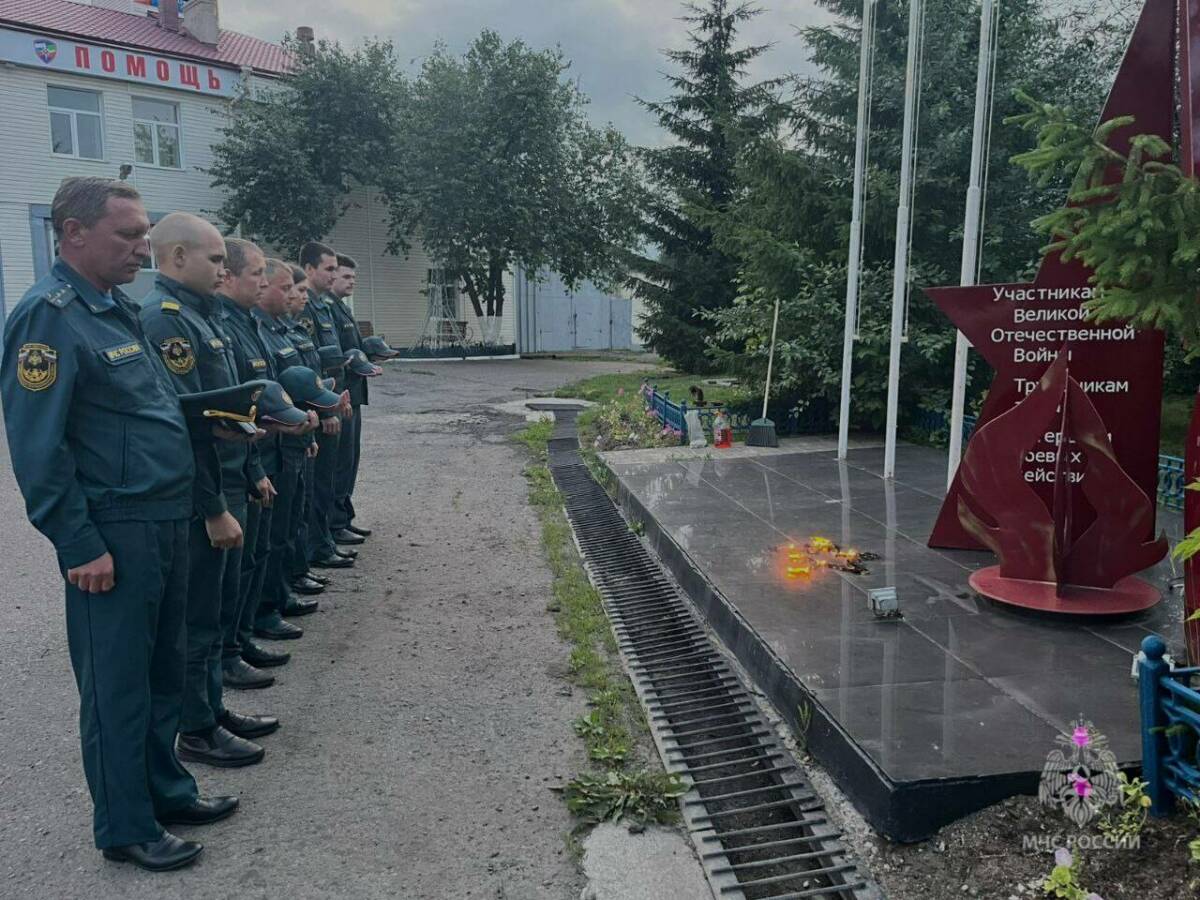 В Татарстане сотрудники МЧС почтили память погибших в Великой Отечественной войне