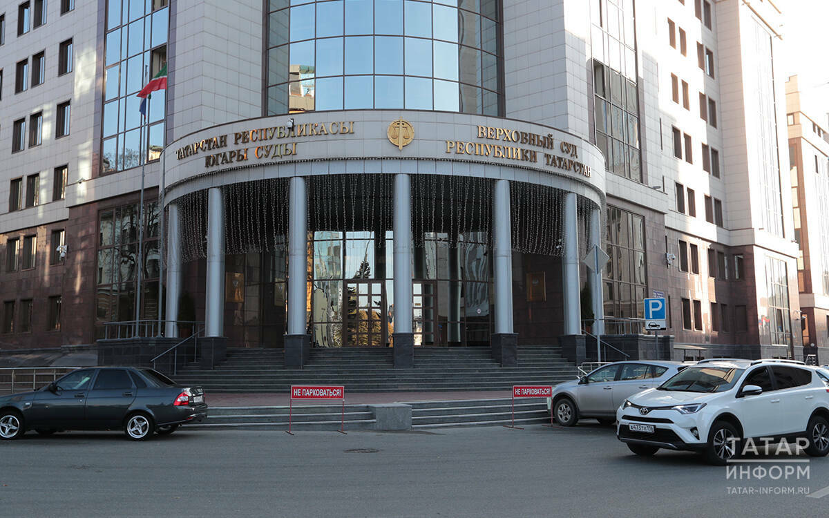 «Виновата учитель информатики»: директор школы обжаловала штраф за дискредитацию ВС РФ