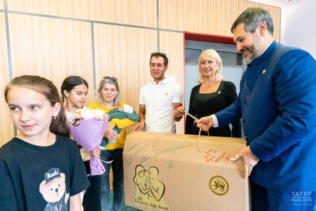 Коробченко һәм Әюпова «Яңа туган балага бүләк» акциясендә катнашты