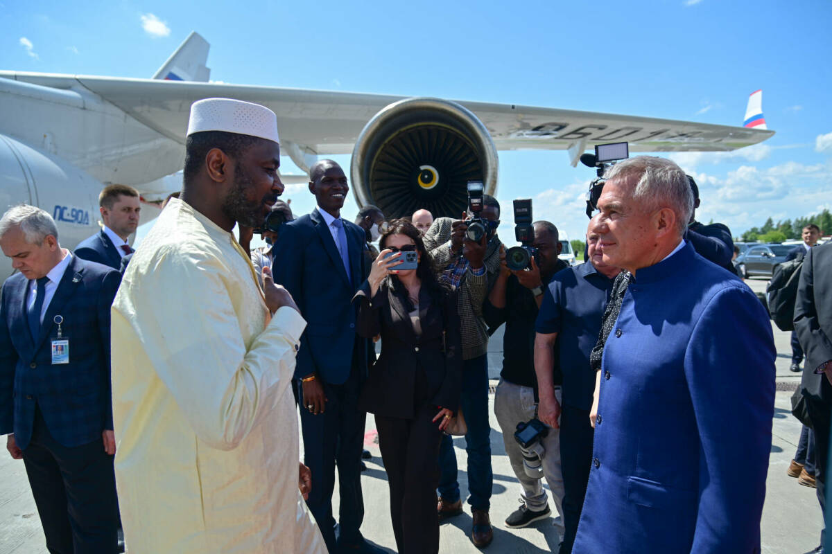 В Казанском Кремле началась встреча Рустама Минниханова и Ассими Гойта