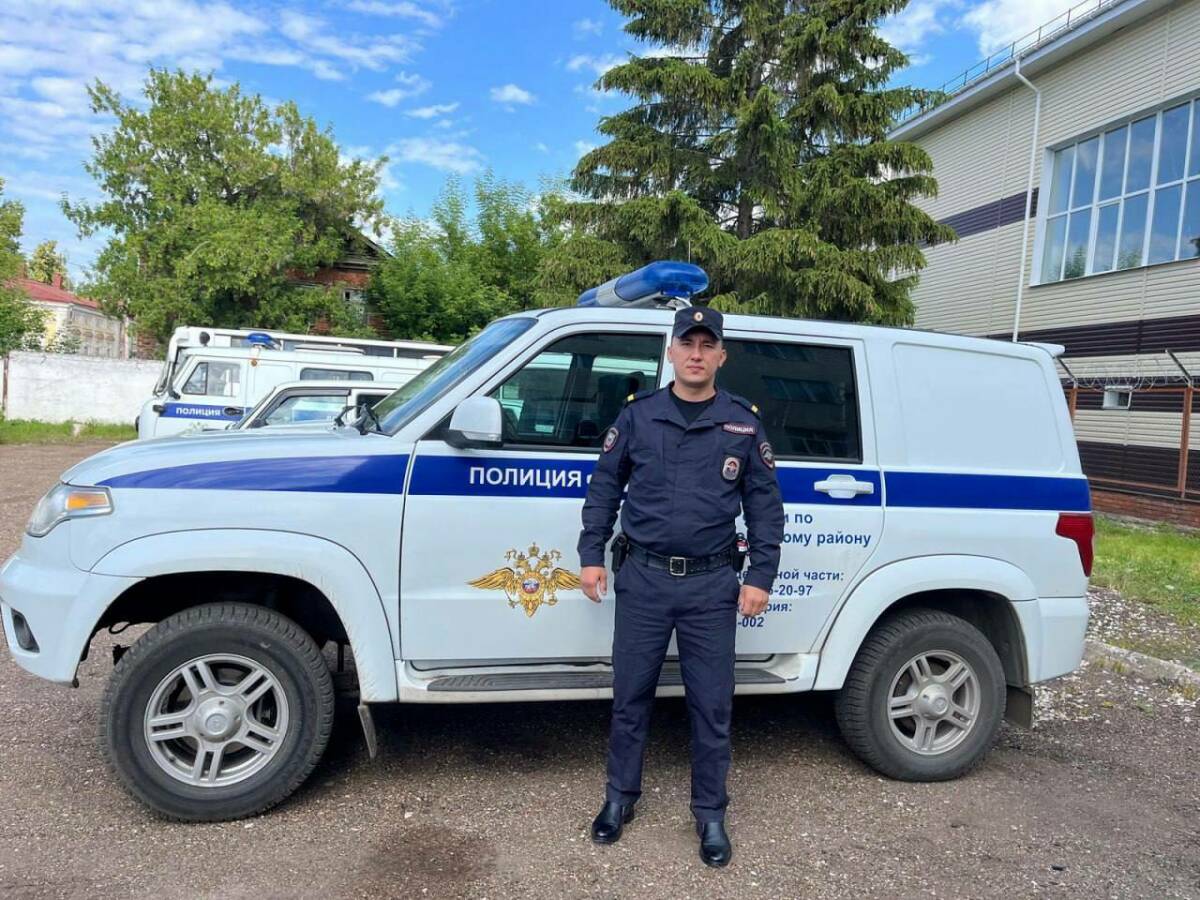 В Татарстане полицейский спас девушку-подростка, которая чуть не утонула в Каме