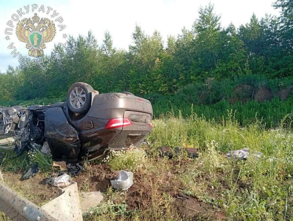 На трассе в РТ легковушка столкнулась с грузовым тягачом, два пассажира погибли