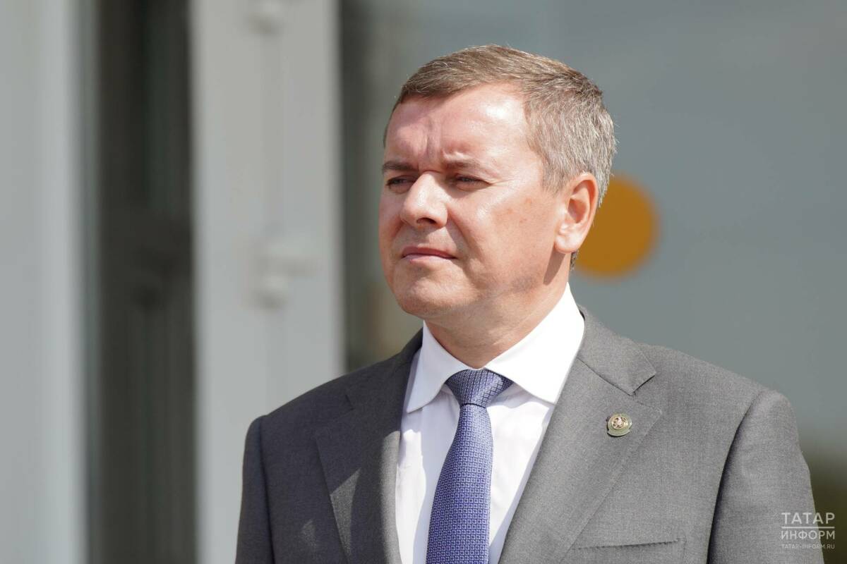 Зяббаров посоветовал аграриям организовать опрыскивание посевов