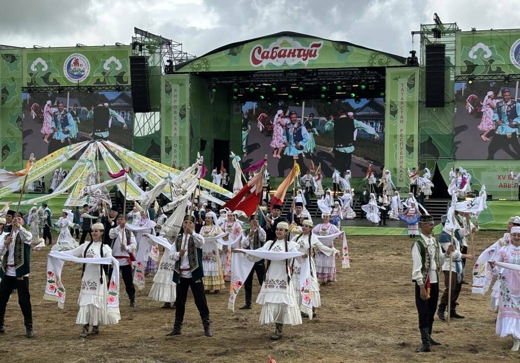 «Это самый любимый праздник»: в Вятских Полянах проходит Всероссийский сельский Сабантуй
