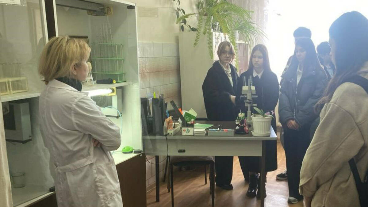 Челнинские школьники познакомились с работой эколабораторий