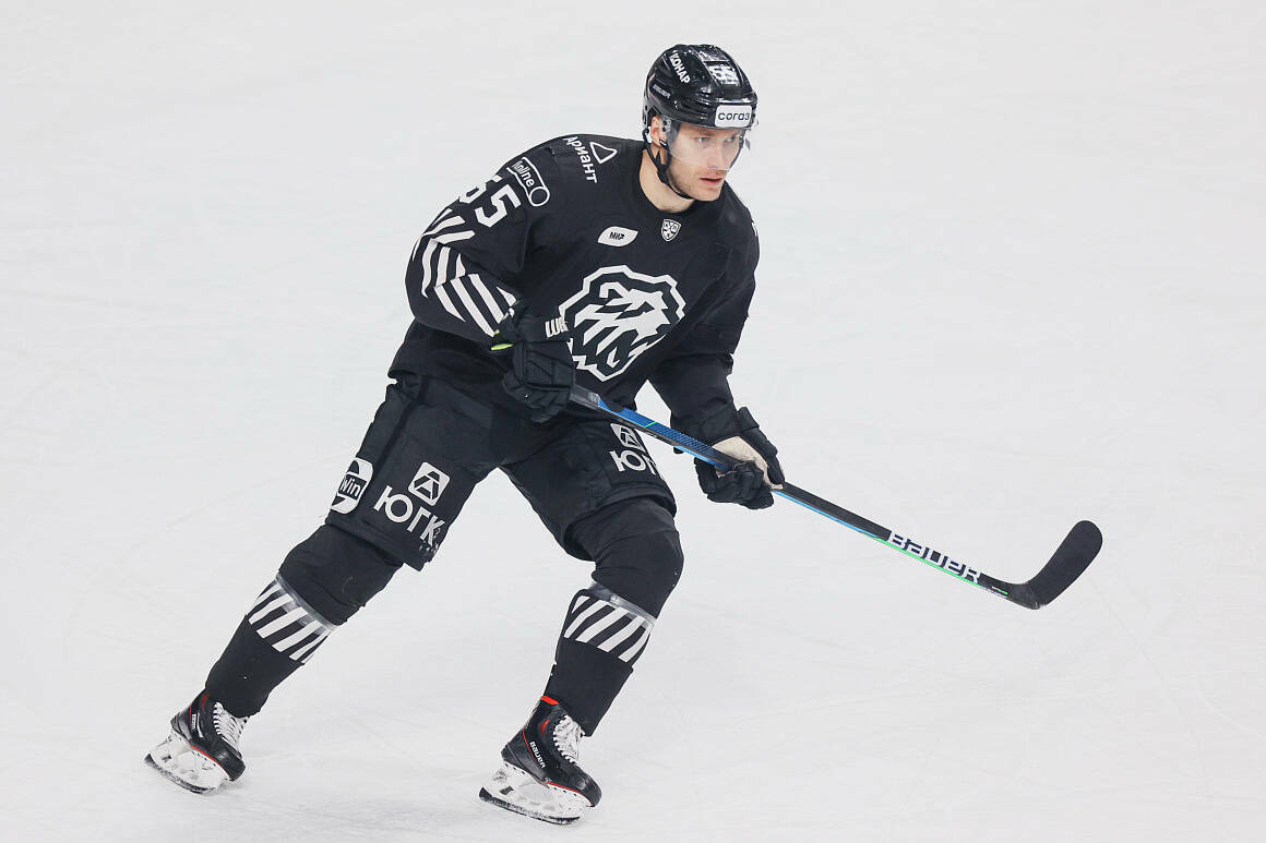 Экс-форвард «Трактора» Ткачев перейдет в «Сибирь»