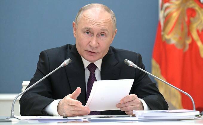 Путин предложил учредить День языков народов России