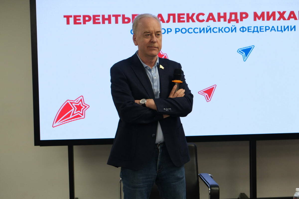 Александр Терентьев встретился с участниками «ПолитЗавода» и «ПолитСтарта»