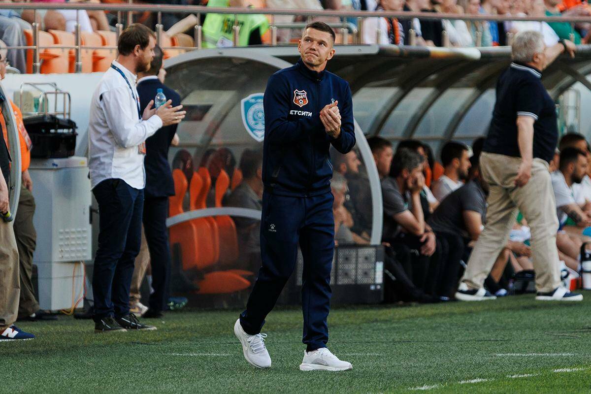 Олег Шатов уволен с поста главного тренера «Урала»