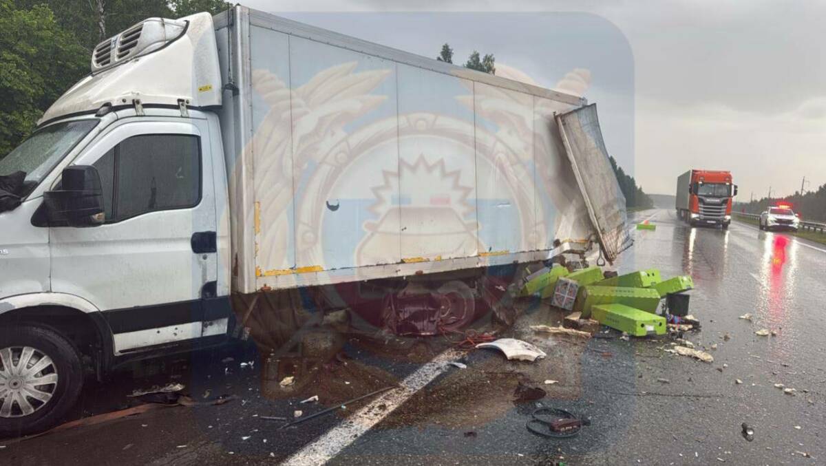 На трассе в Татарстане «Лада» влетела в грузовик, пассажир легковушки погиб