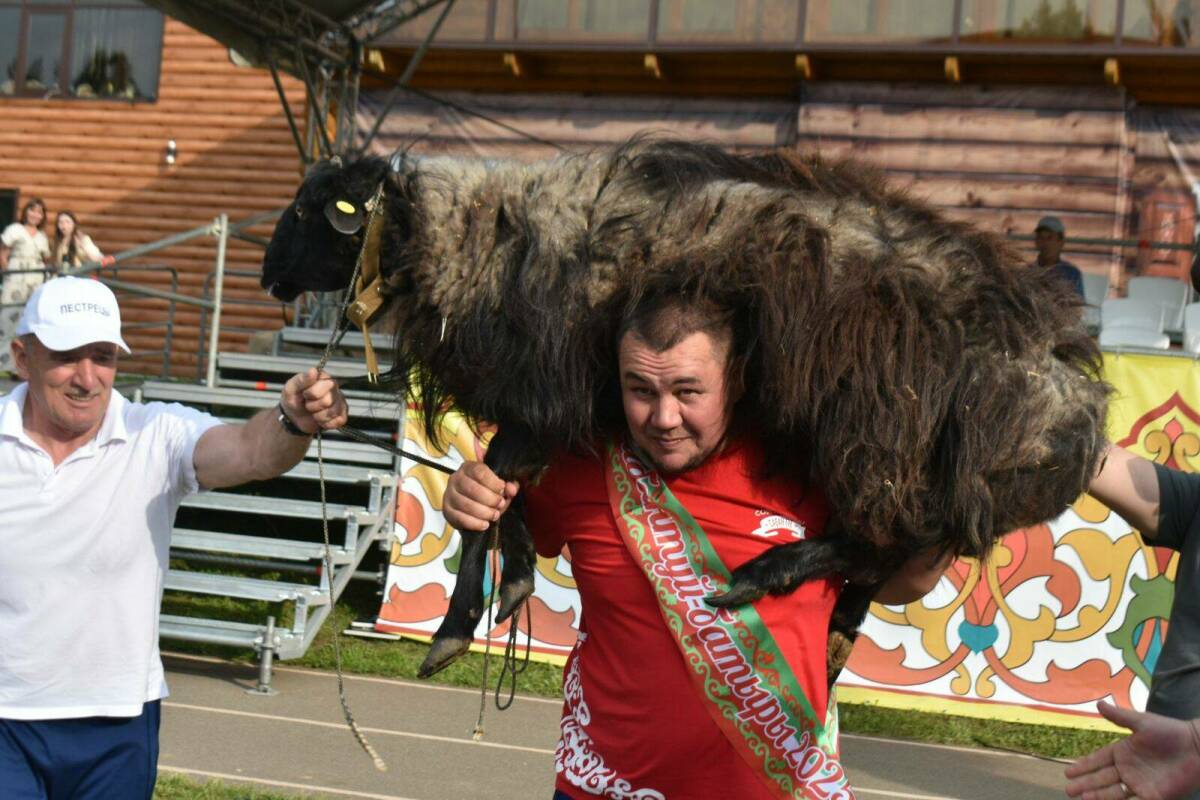 Батыр Фархат Файзуллин и концерт Салавата: как прошел Сабантуй в Пестрецах