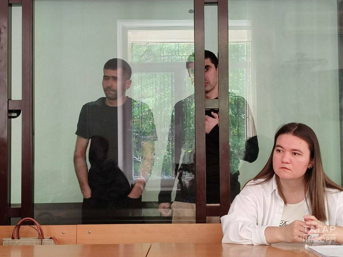 Прокуратура просит отправить в колонию граждан Таджикистана, испортивших стены КФУ