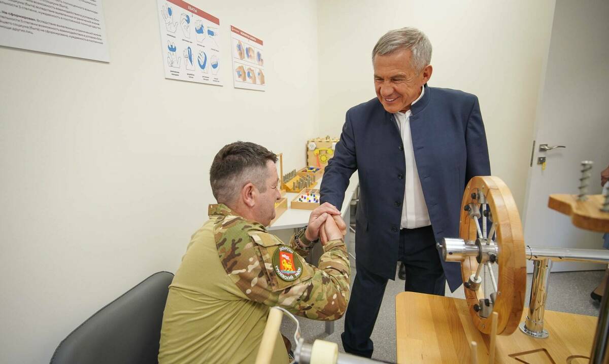 «Поддержка участников СВО – в приоритете»: Раис РТ встретился с соцработниками