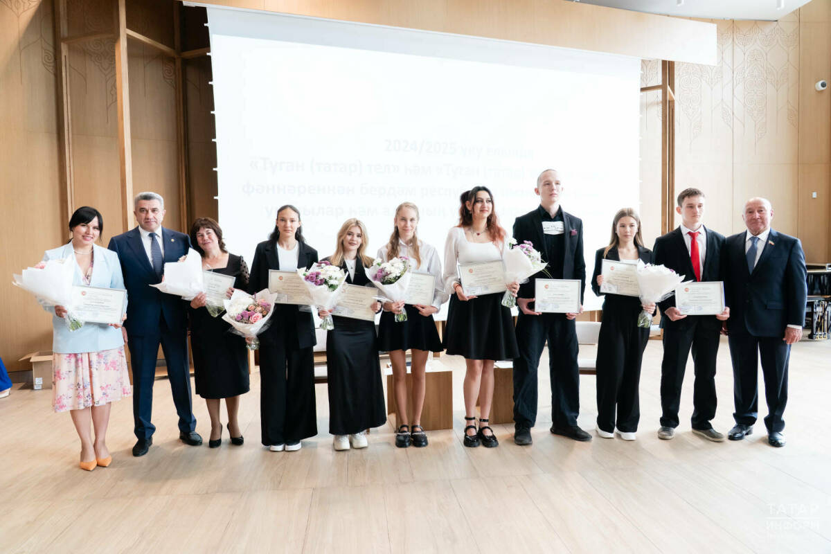 Министр образования РТ встретился со школьниками, сдававшими татарский