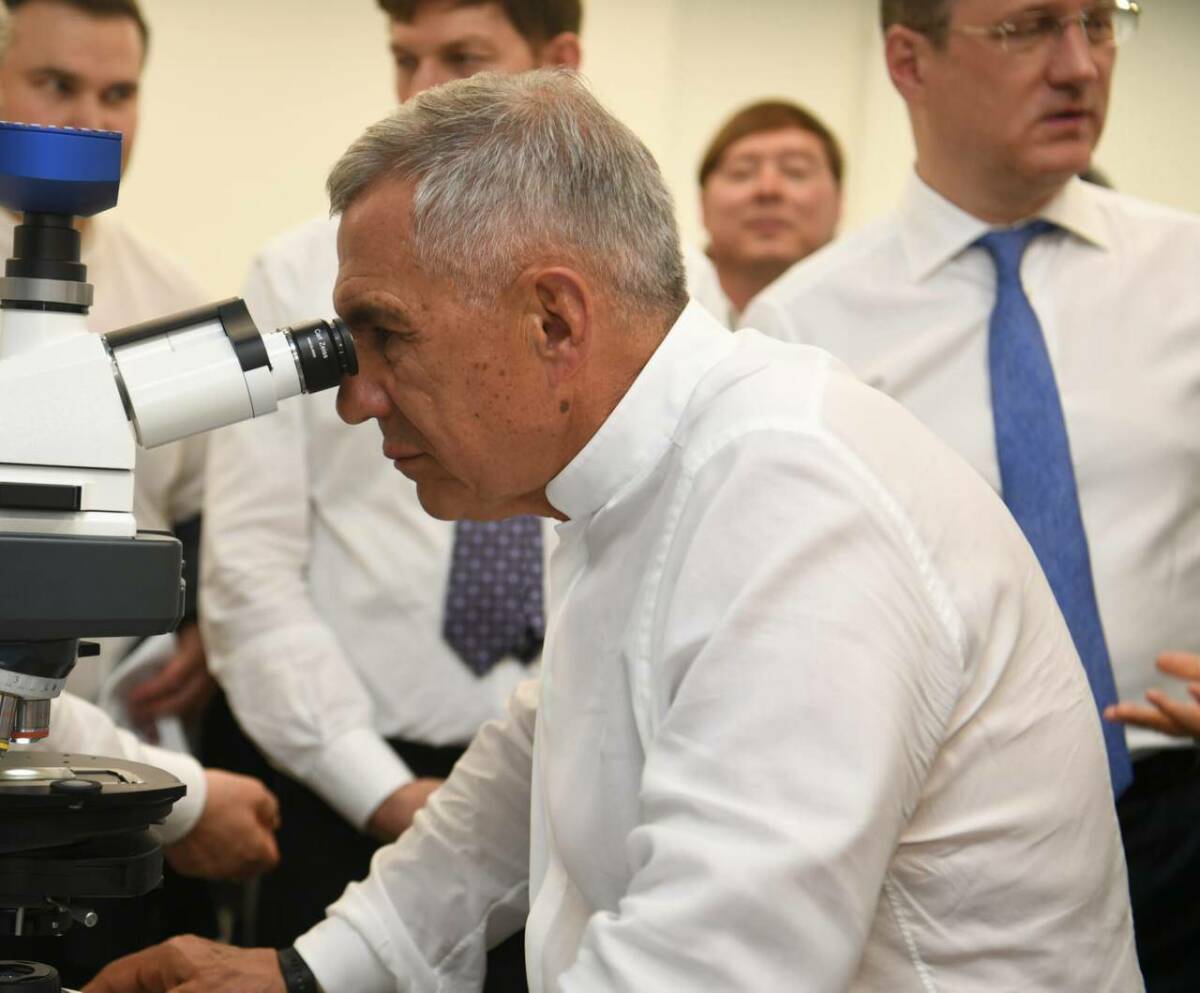 Минниханов оценил инновации в нефтедобыче на базе Высшей школы нефти Татарстана